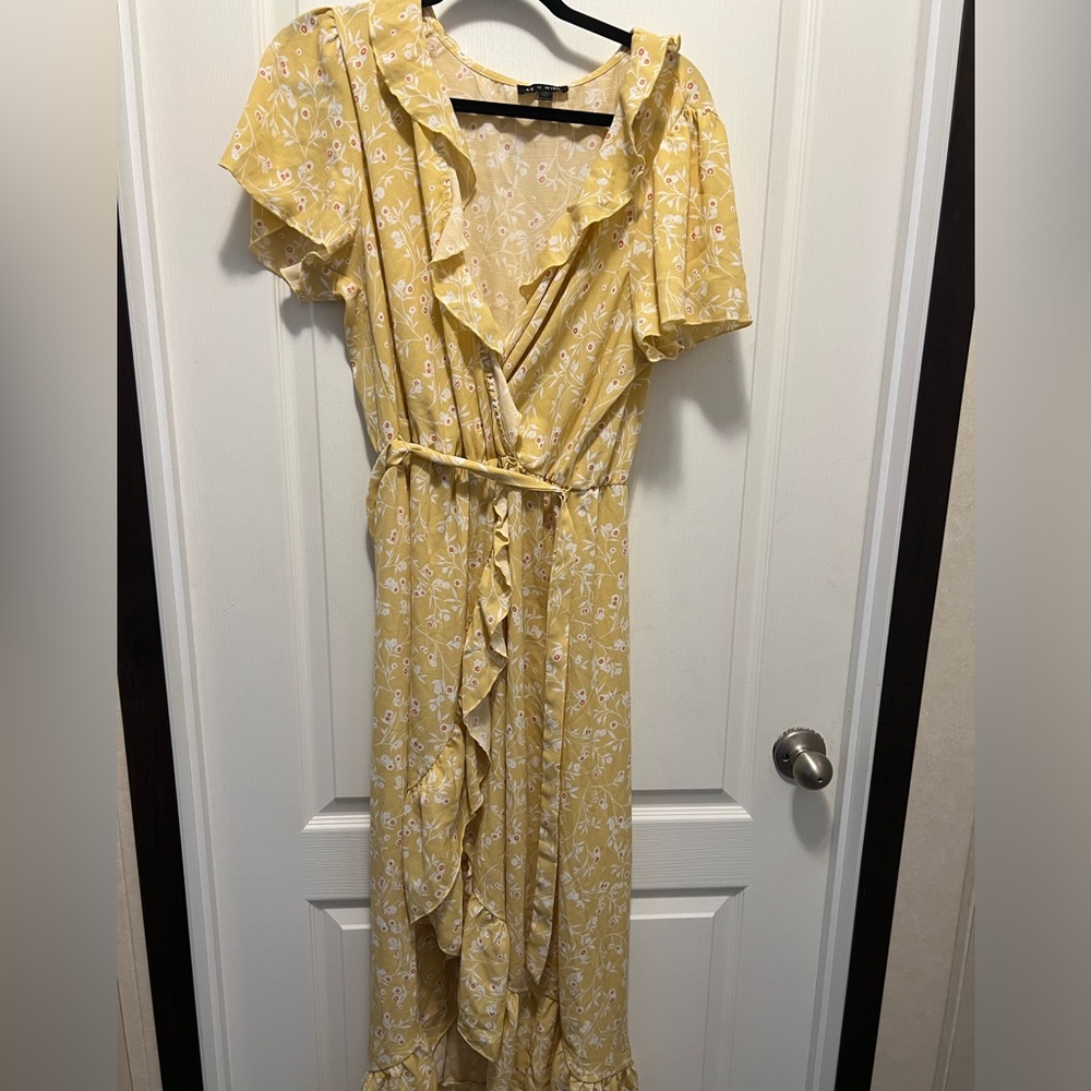 Size 1x yellow dress. New without tags